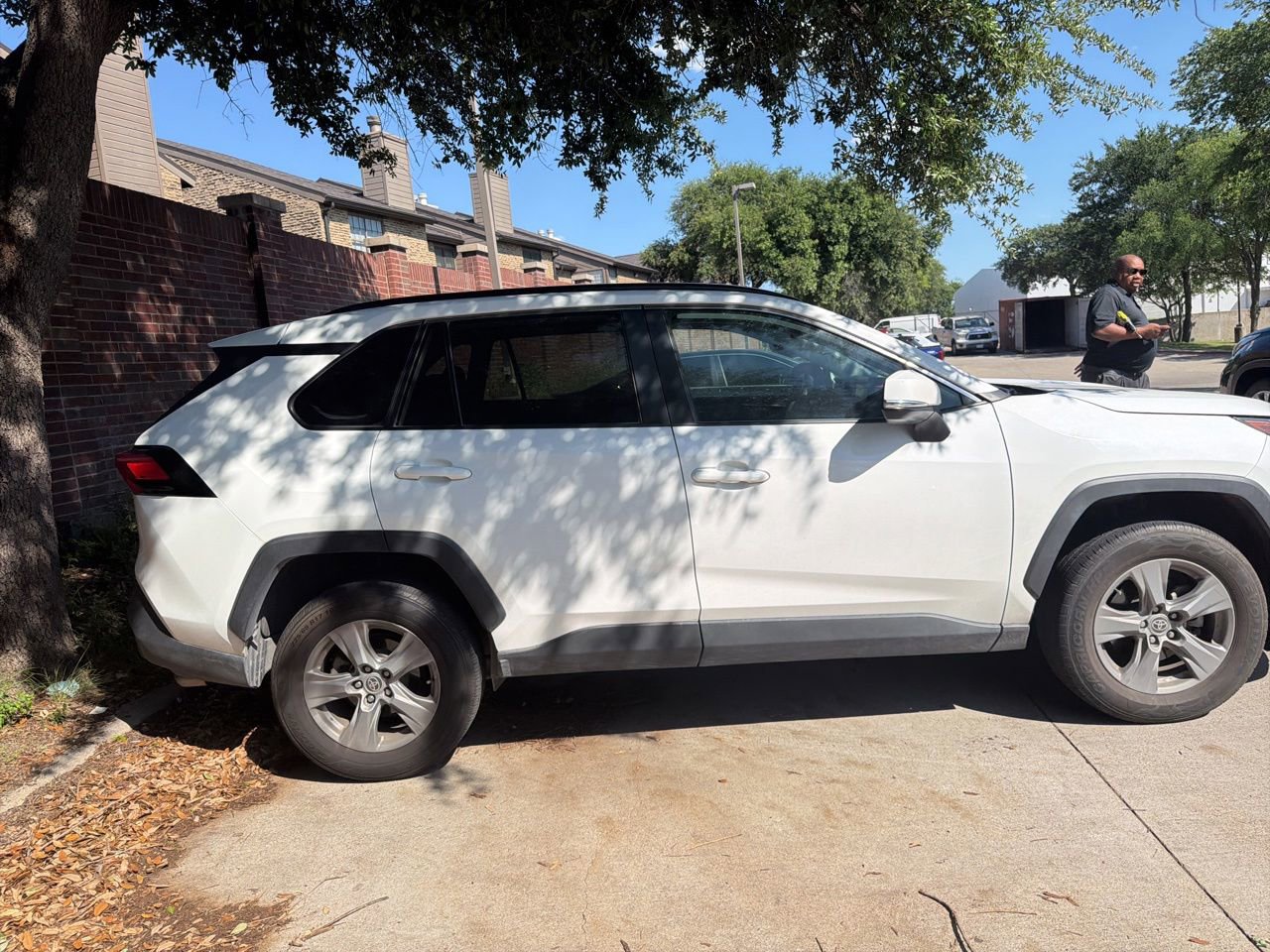 Used 2022 Toyota RAV4 XLE FWD image 3