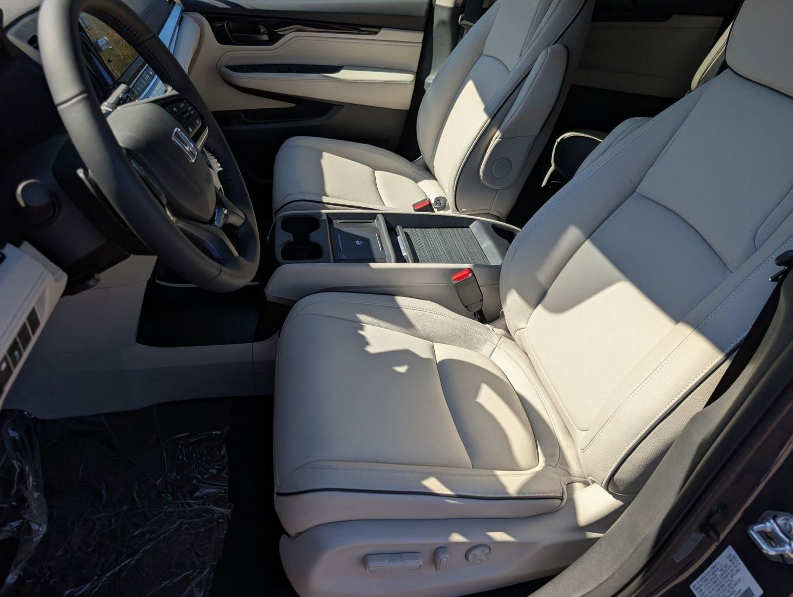 New 2026 Honda Odyssey Touring image 5