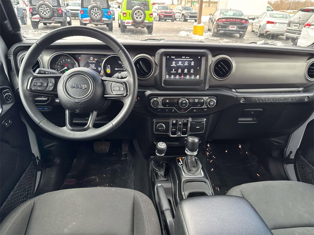 Used 2023 Jeep Wrangler Unlimited image 3