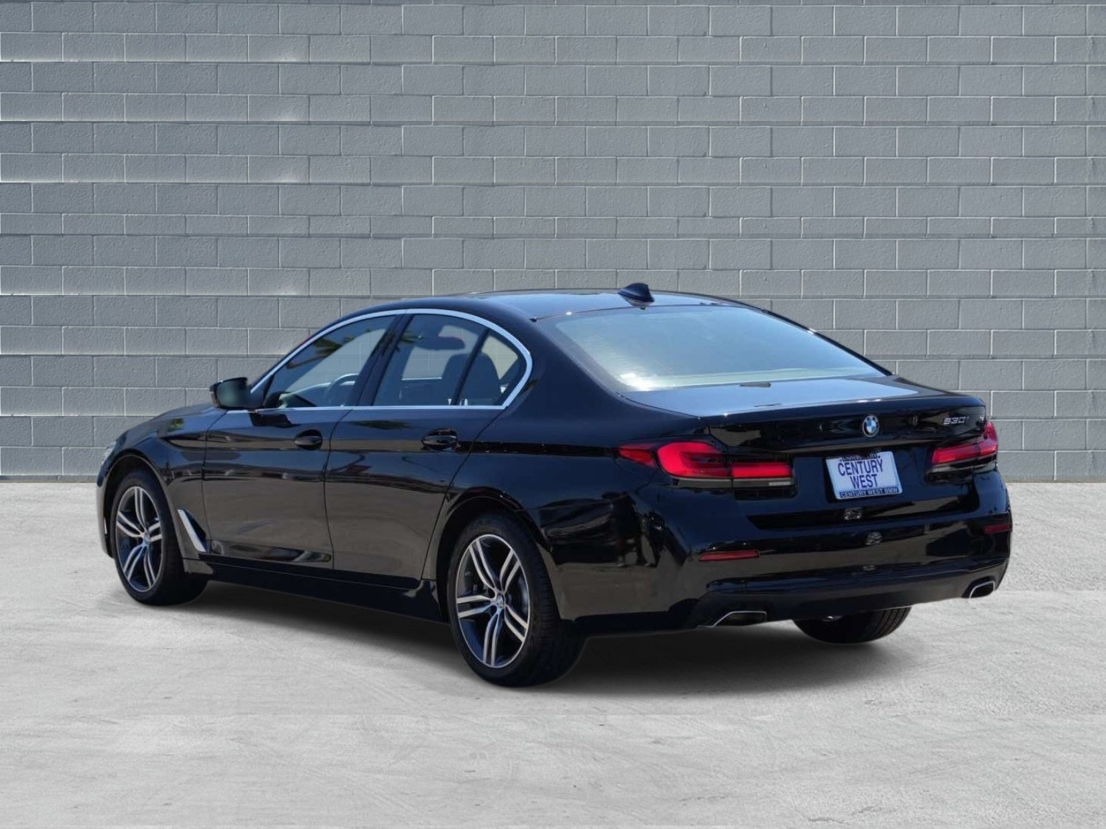 Used 2023 BMW 530i w/ Convenience Package RWD image 3