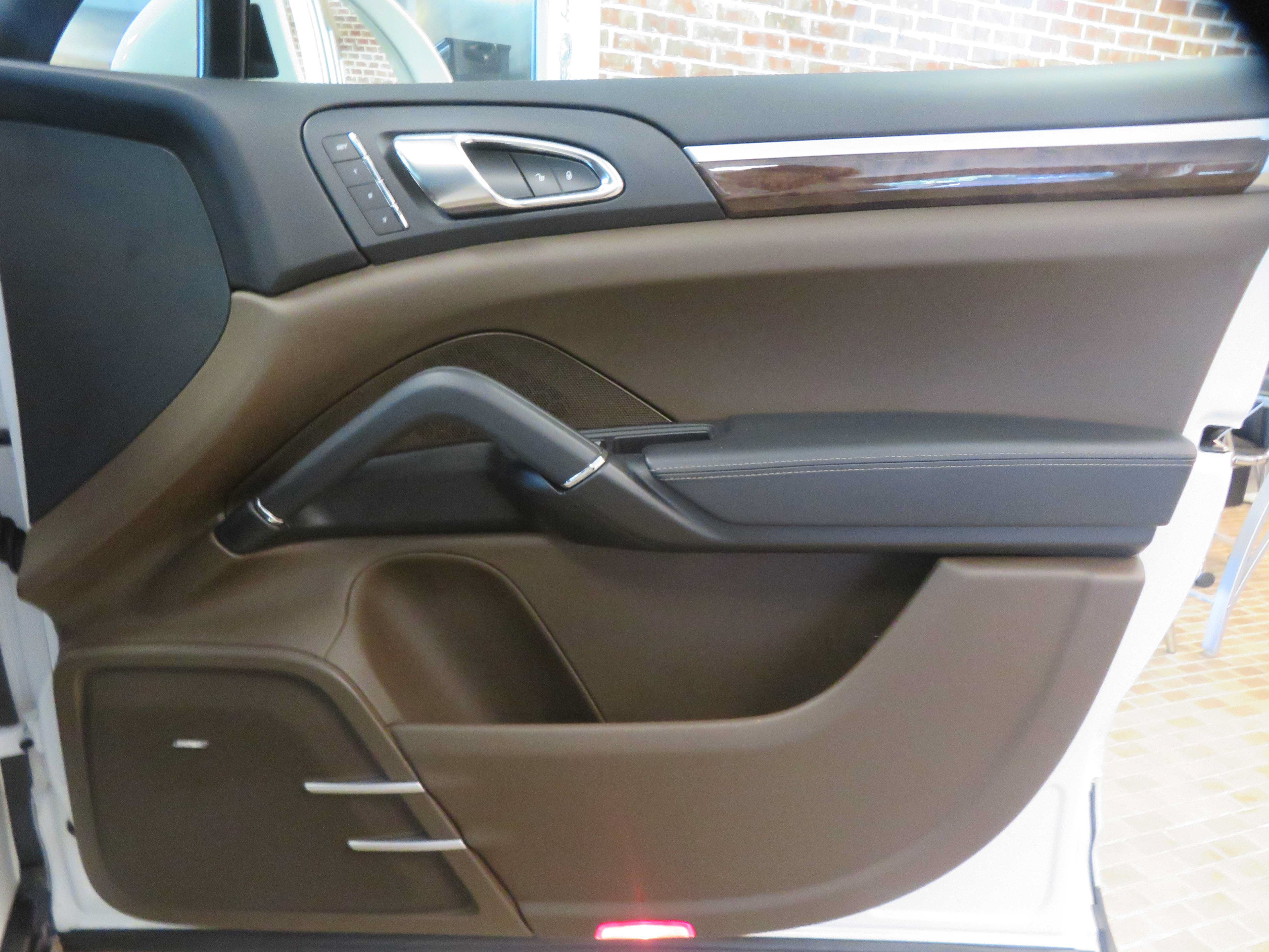 Used 2015 Porsche Cayenne S AWD/4WD image 24
