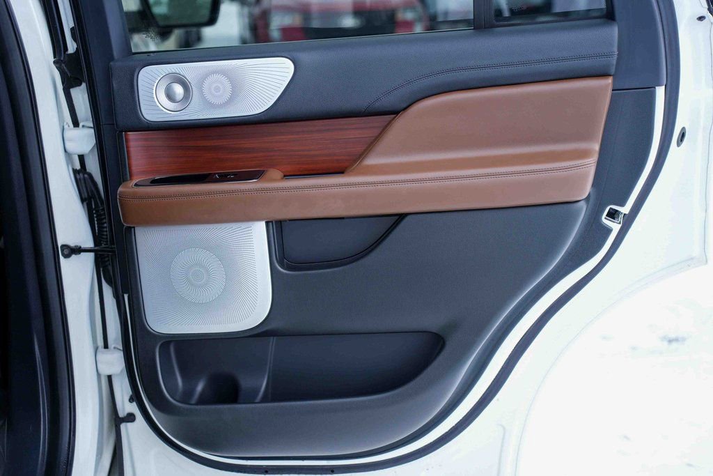 Used 2024 Lincoln Navigator Reserve image 21