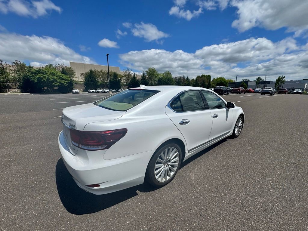 Used 2017 Lexus LS 460 AWD w/ Comfort Package image 4