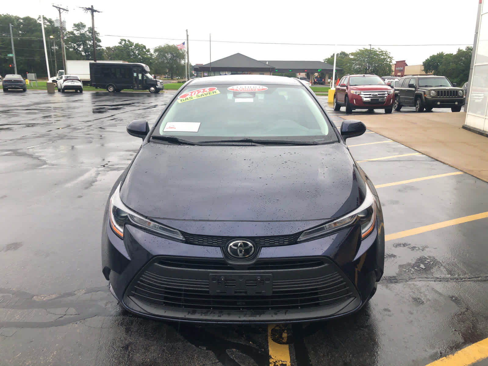Used 2025 Toyota Corolla LE FWD image 2