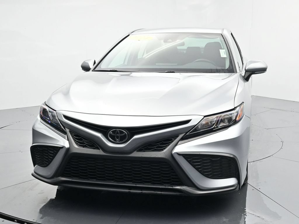 Used 2024 Toyota Camry SE FWD image 3