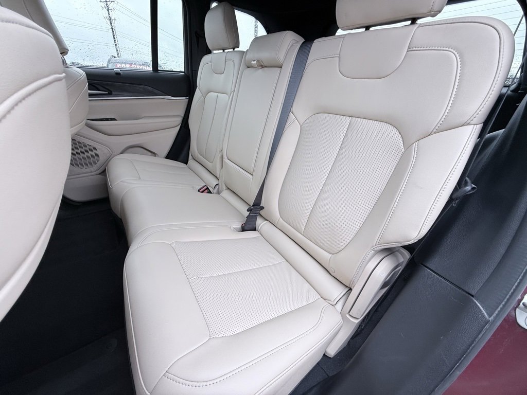 Used 2024 Jeep Grand Cherokee Limited w/ Luxury Tech Group II image 28