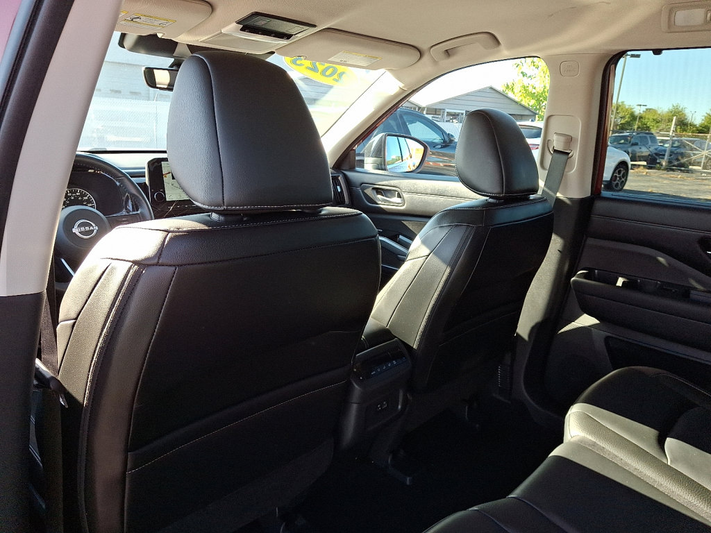 Used 2023 Nissan Pathfinder SL image 21