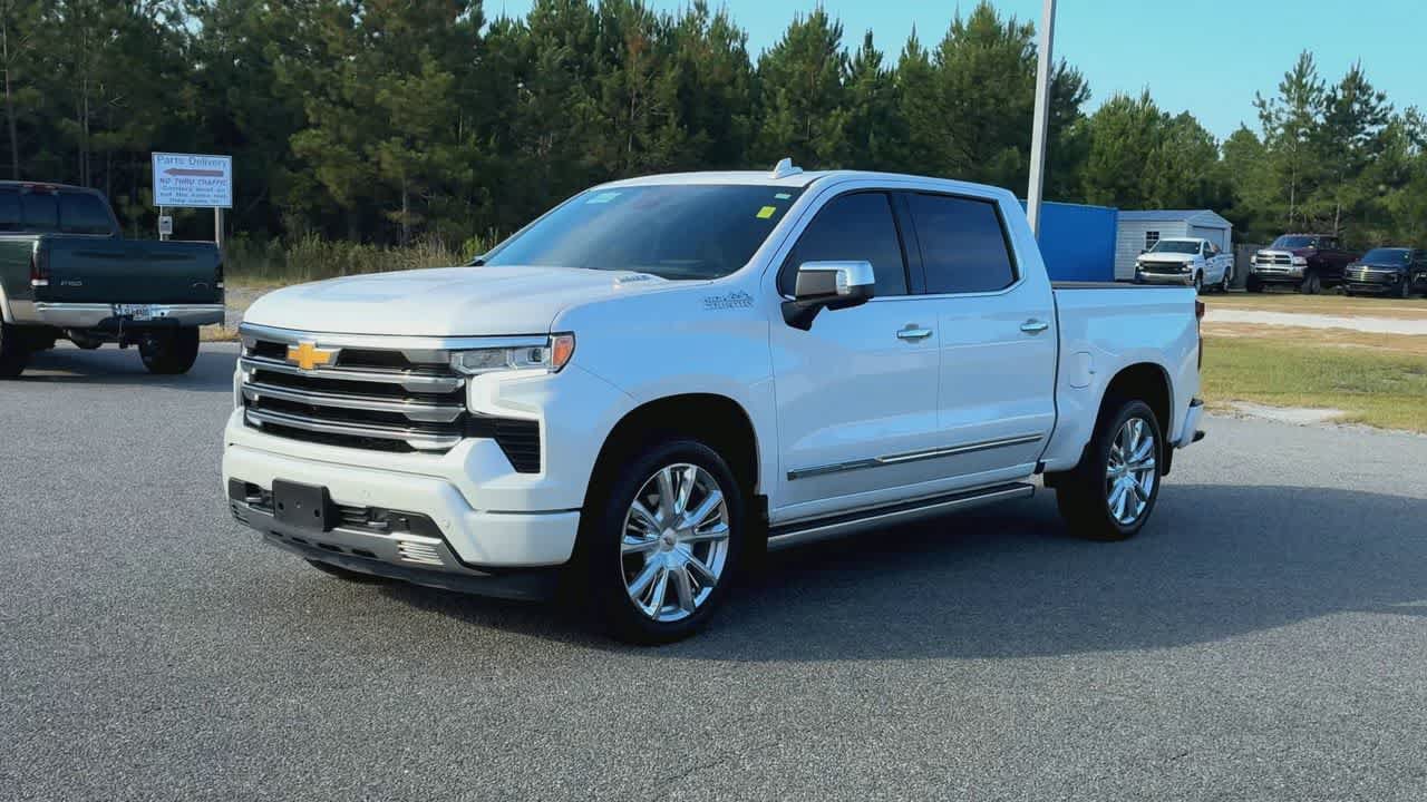 Used 2025 Chevrolet Silverado 1500 High Country AWD/4WD image 4