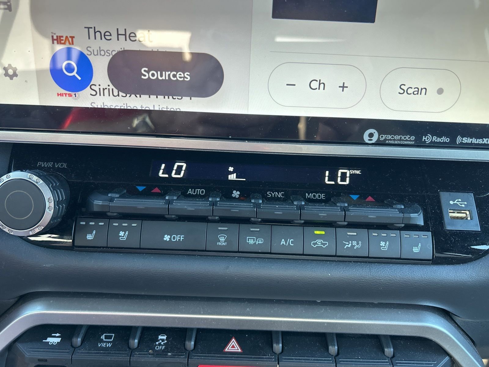 Used 2024 Toyota Tundra Platinum AWD/4WD image 31