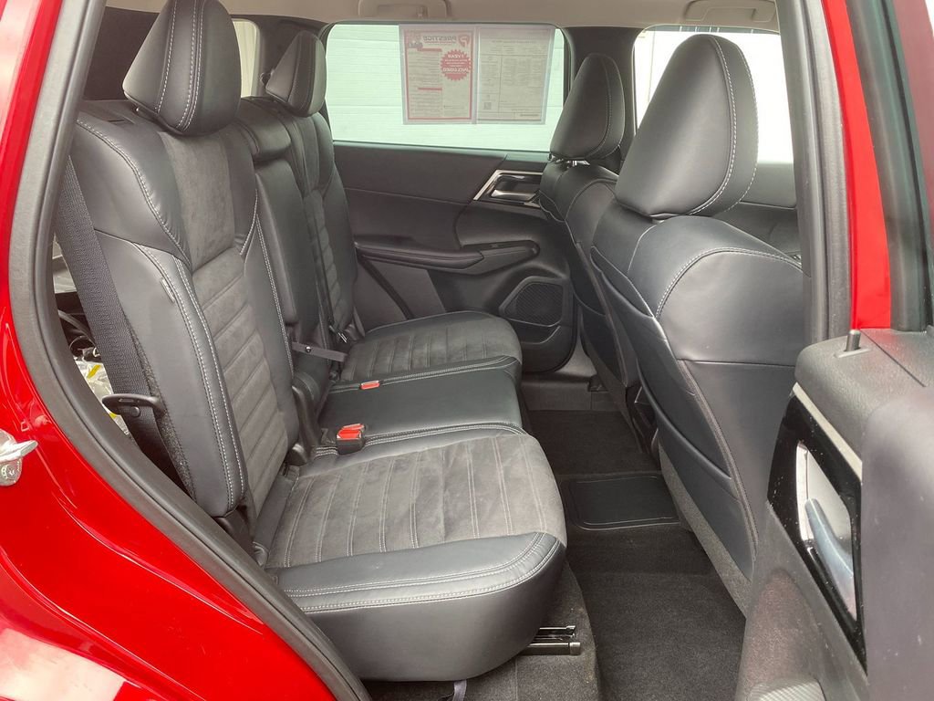 Used 2023 Mitsubishi Outlander SE image 26