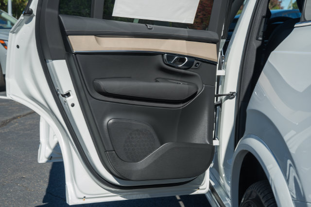 New 2027 Volvo XC90 B6 Plus AWD/4WD image 37