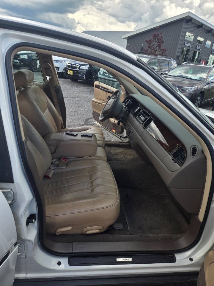 Used 1998 Lincoln Town Car Executive RWD image 16