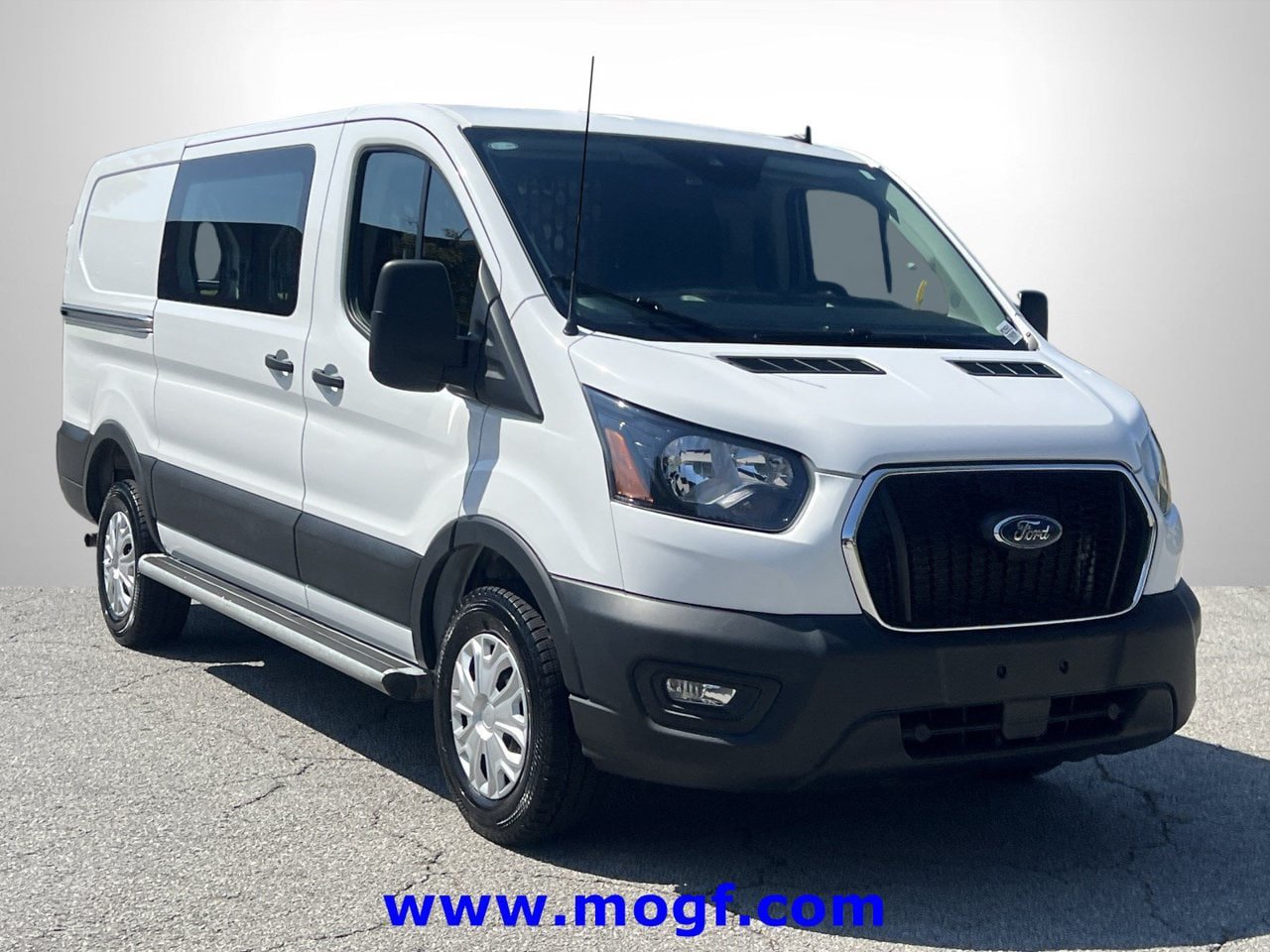 Used 2025 Ford Transit 250 Low Roof w/ Exterior Upgrade Package RWD image 4