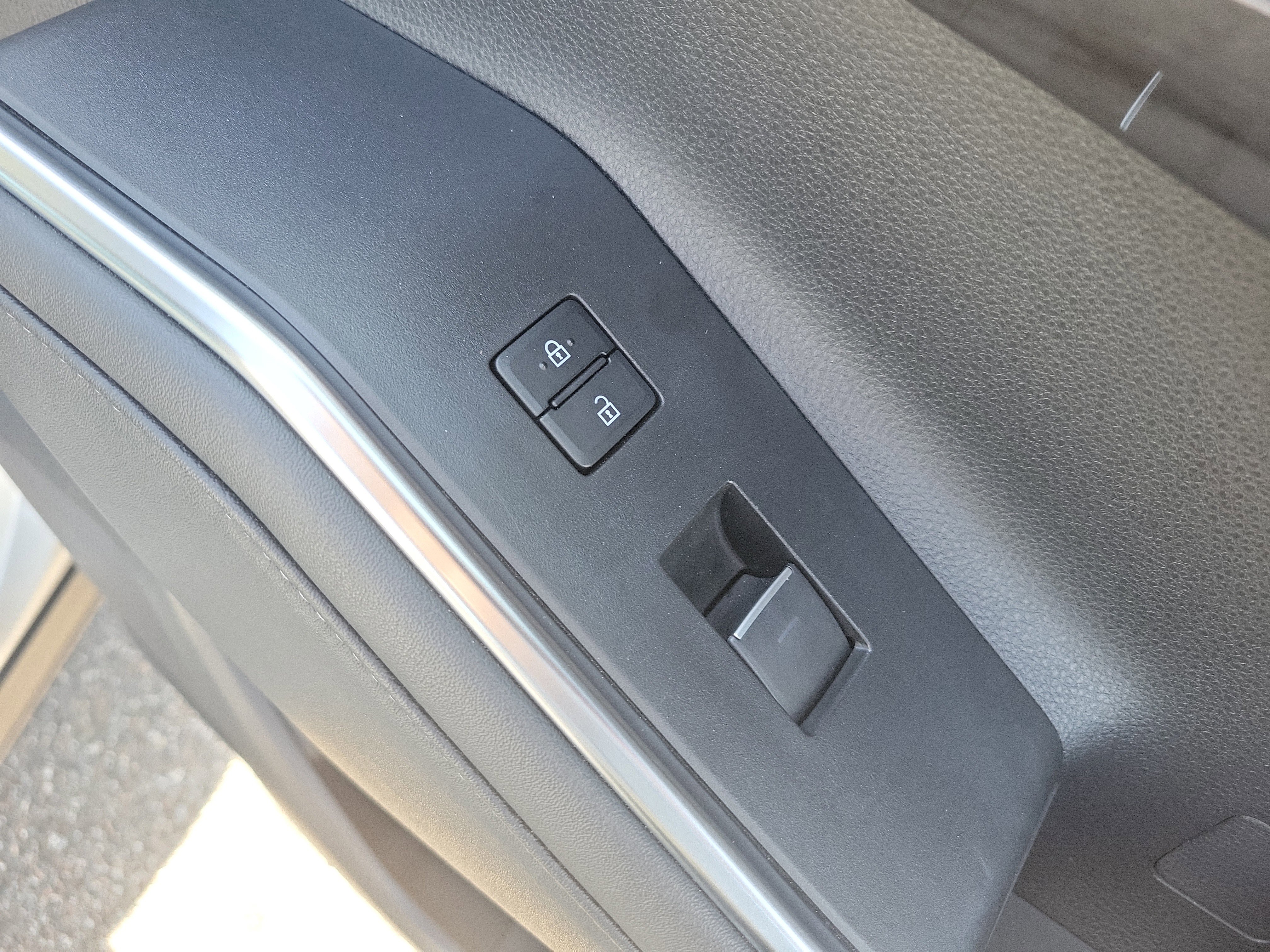 Used 2024 Toyota Highlander Limited image 11