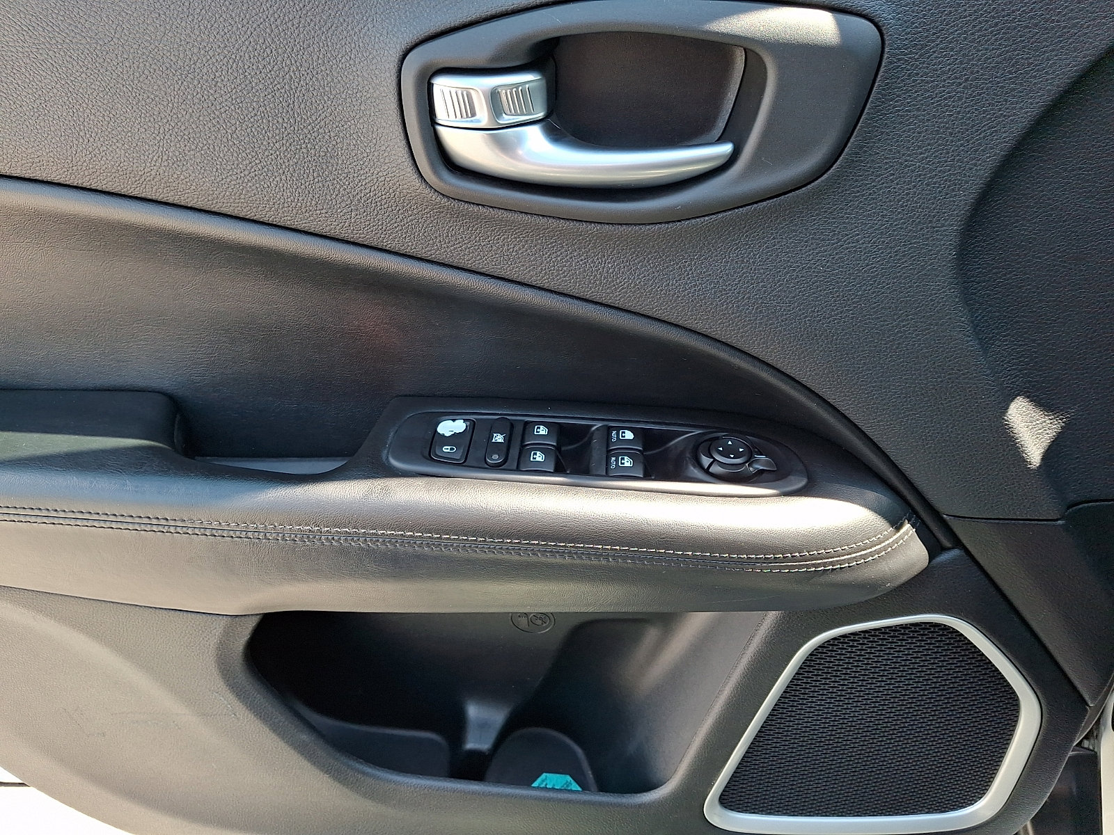 Used 2019 Jeep Compass Latitude AWD/4WD image 12