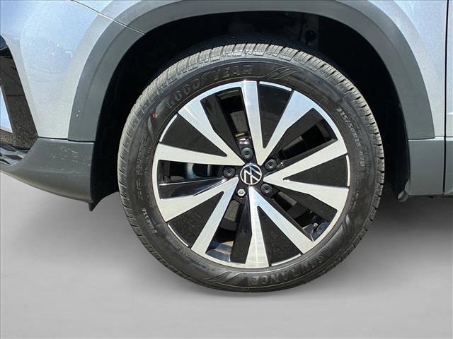 Used 2022 Volkswagen Taos SE FWD image 9