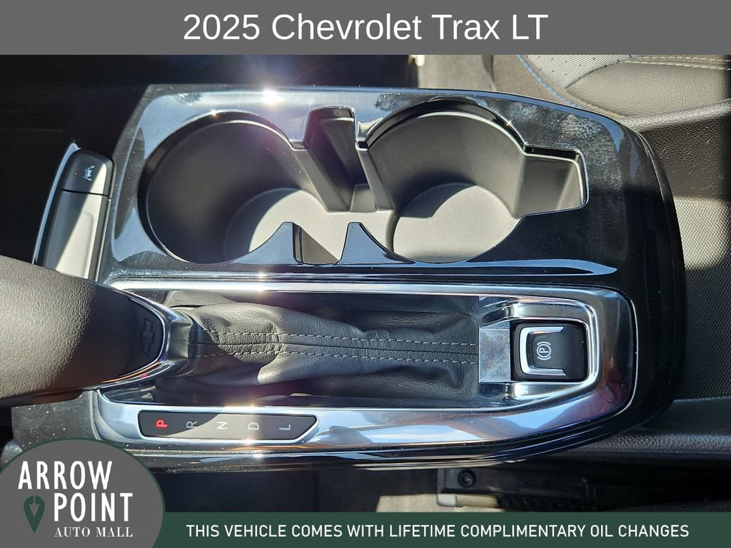 Used 2025 Chevrolet Trax LT w/ LT Convenience Package FWD image 28