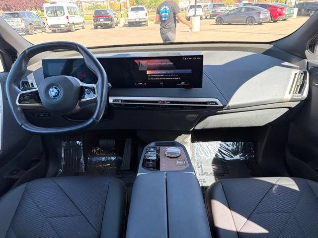 Used 2023 BMW iX xDrive50 w/ Premium Package AWD/4WD image 17