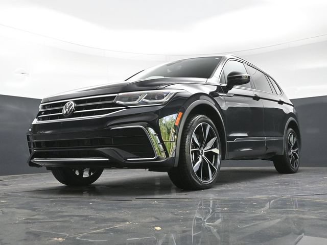 Used 2024 Volkswagen Tiguan SEL R-Line AWD/4WD image 32