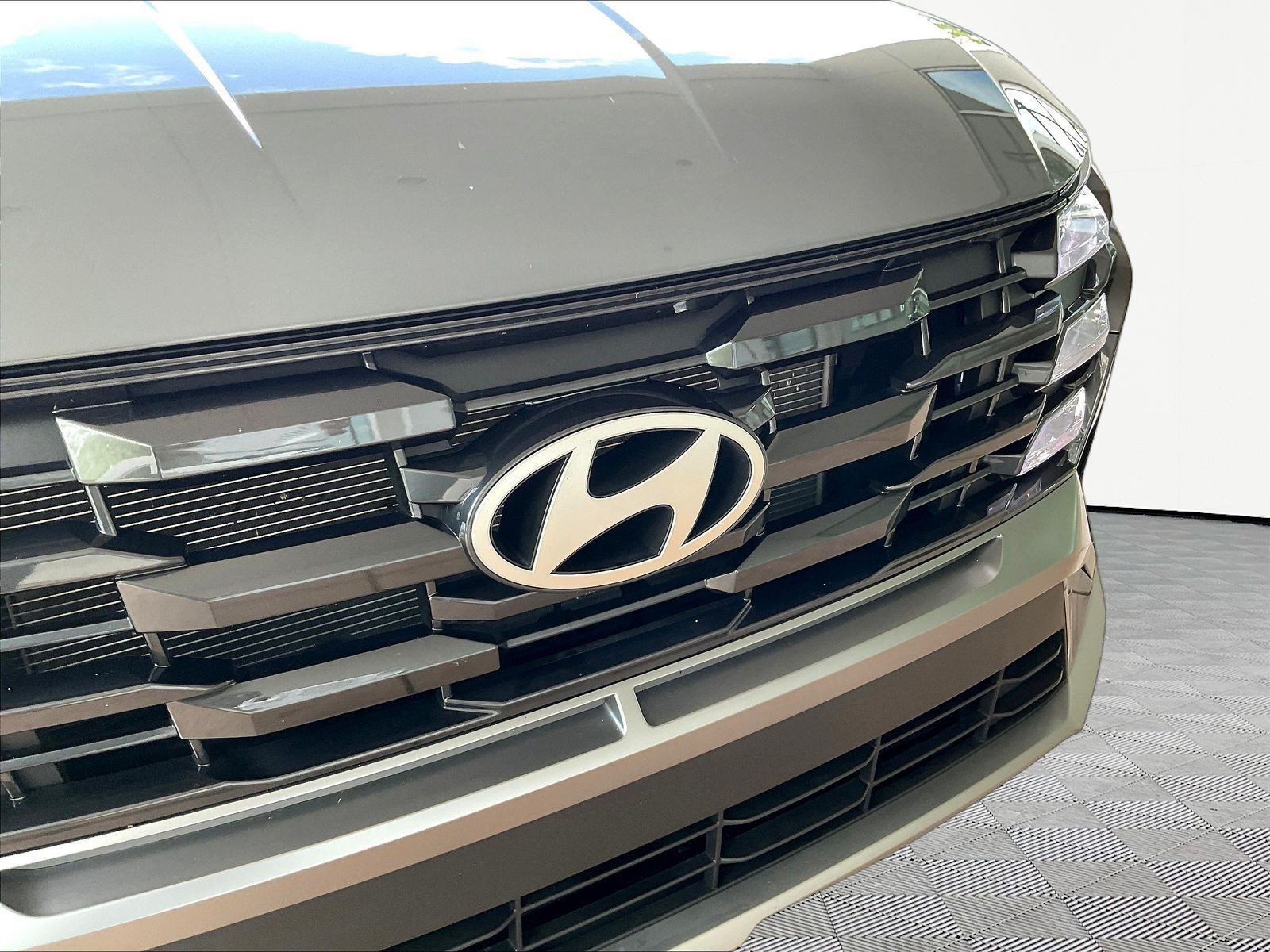 Used 2025 Hyundai Tucson SE FWD image 30