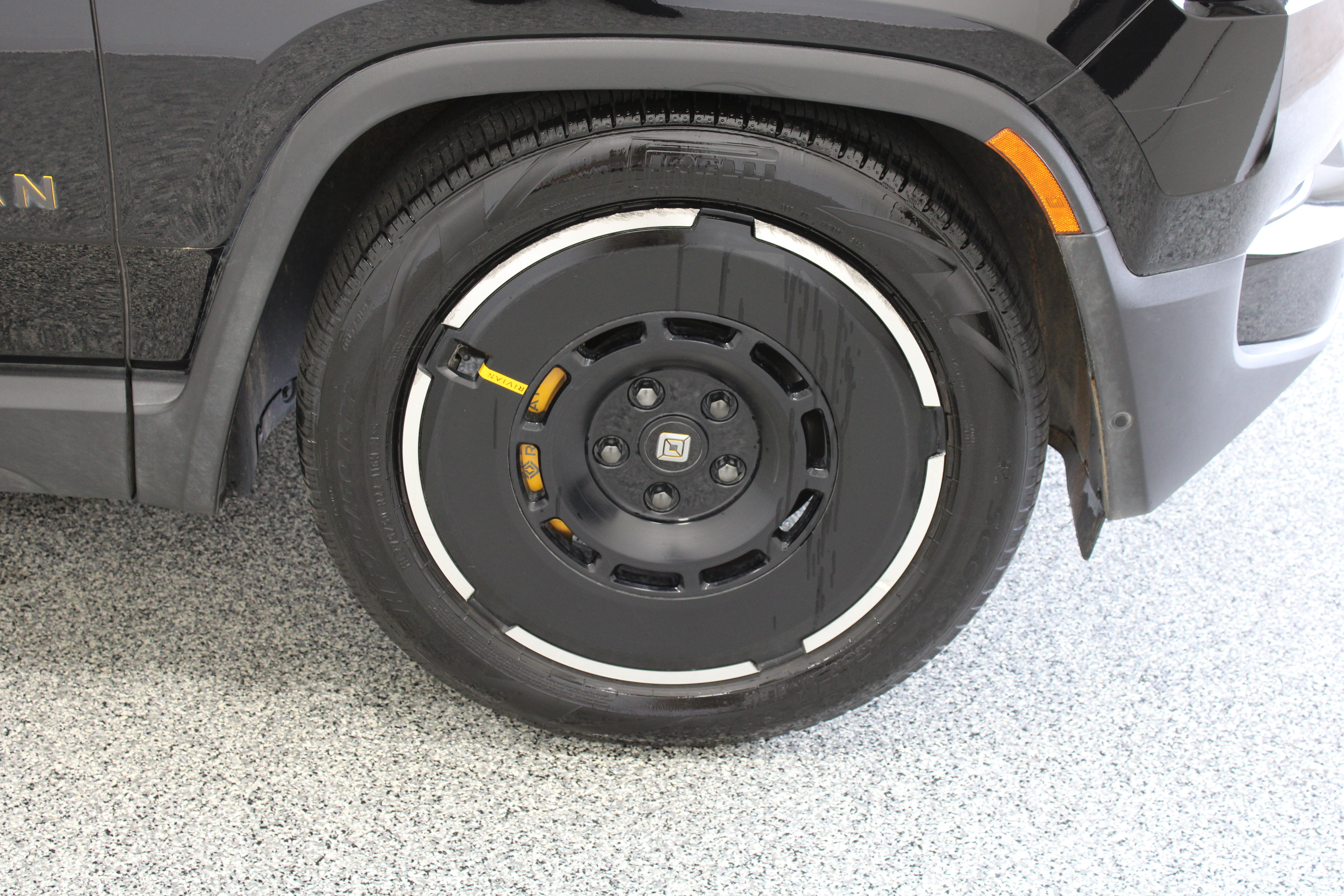 Used 2025 Rivian R1T Premium Tri AWD/4WD image 5