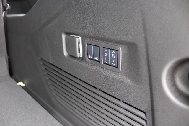 New 2025 Chevrolet Suburban Premier image 27