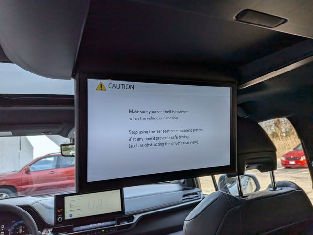 Used 2025 Toyota Sienna Platinum image 21