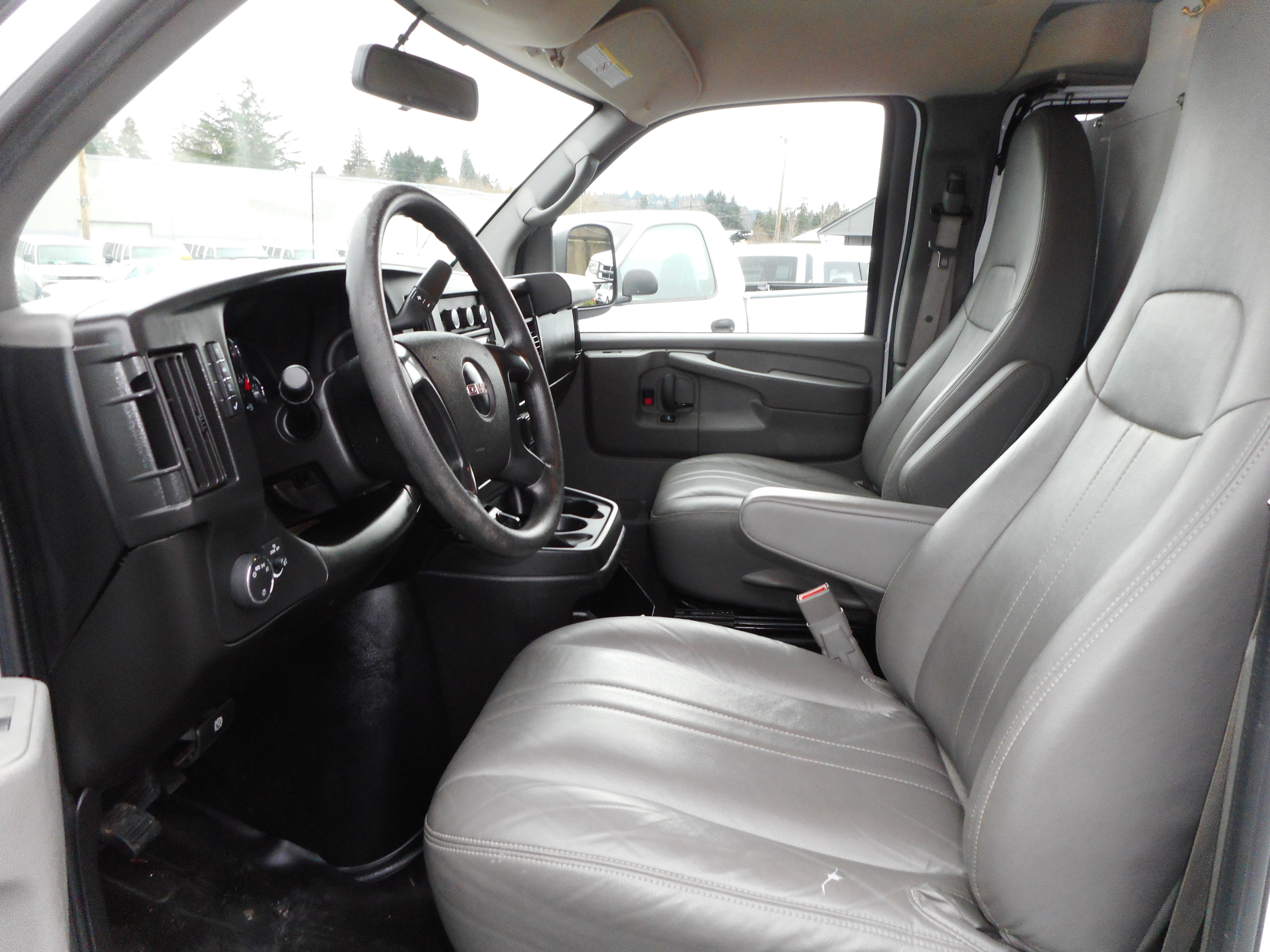 Used 2015 GMC Savana 3500 image 12