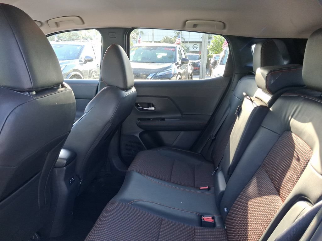 Certified 2025 Nissan Kicks SR FWD image 7