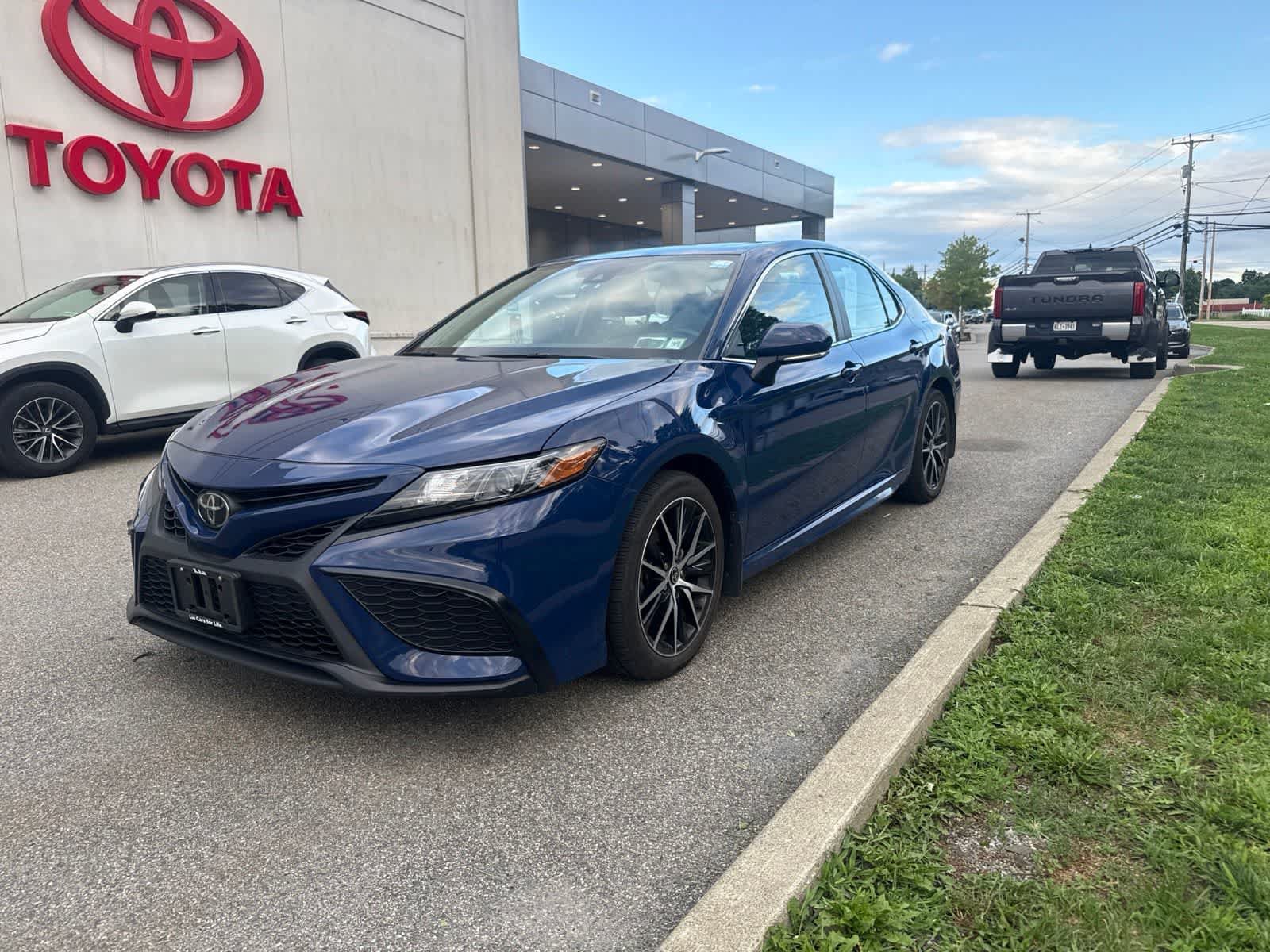 Used 2023 Toyota Camry SE w/ Cold Weather Package AWD/4WD video 1