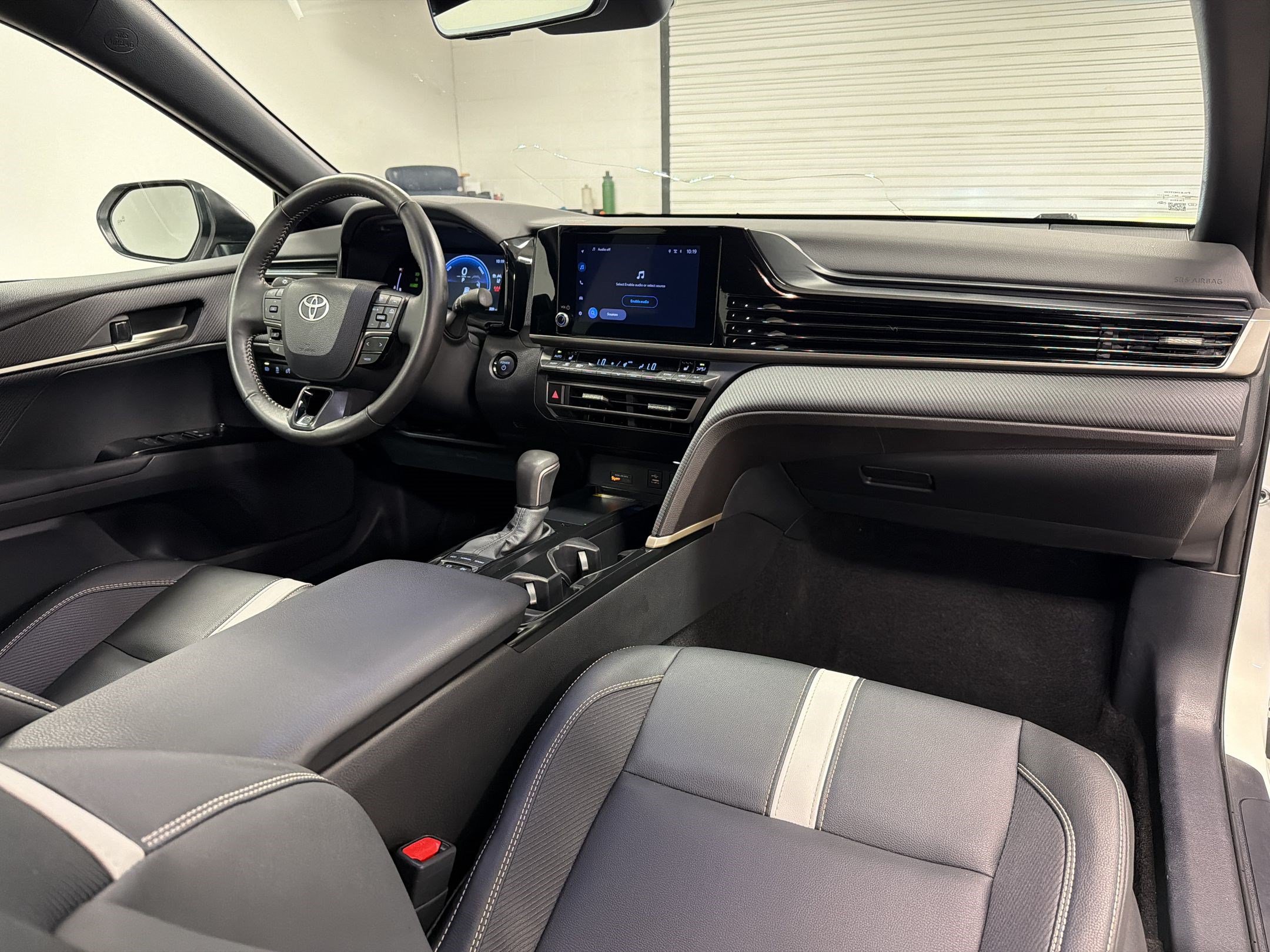 Used 2025 Toyota Camry SE w/ Convenience Package FWD image 30