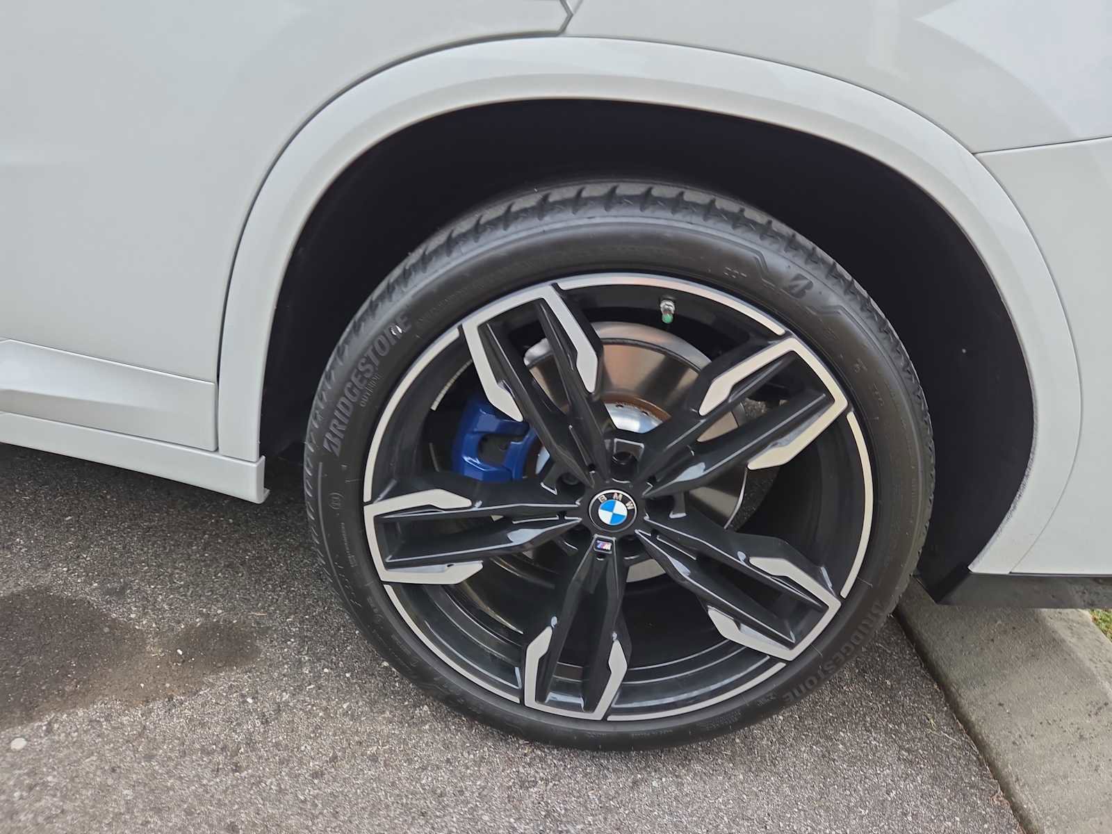 Used 2025 BMW X4 M40i w/ Premium Package image 8