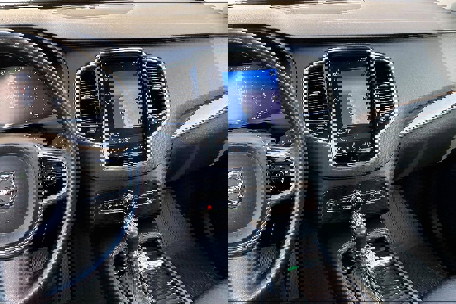 Used 2018 Volvo XC90 T6 Momentum w/ Convenience Package image 5