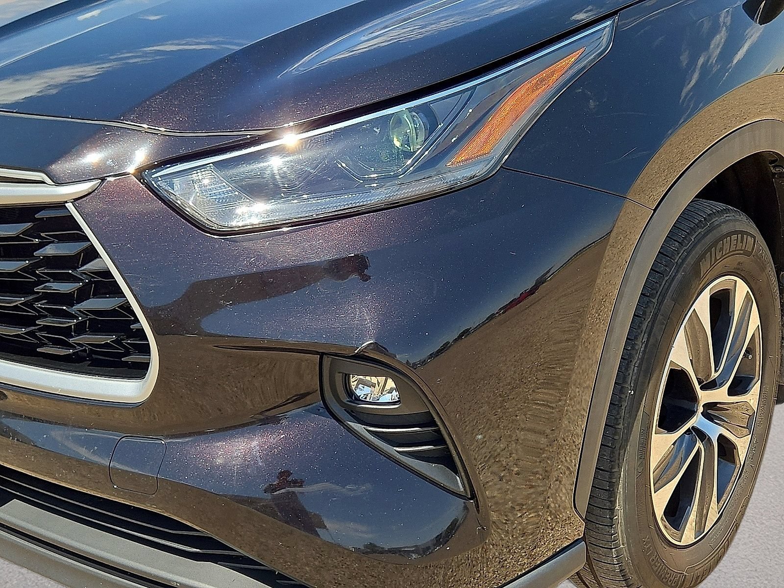 Used 2021 Toyota Highlander XLE AWD/4WD image 9