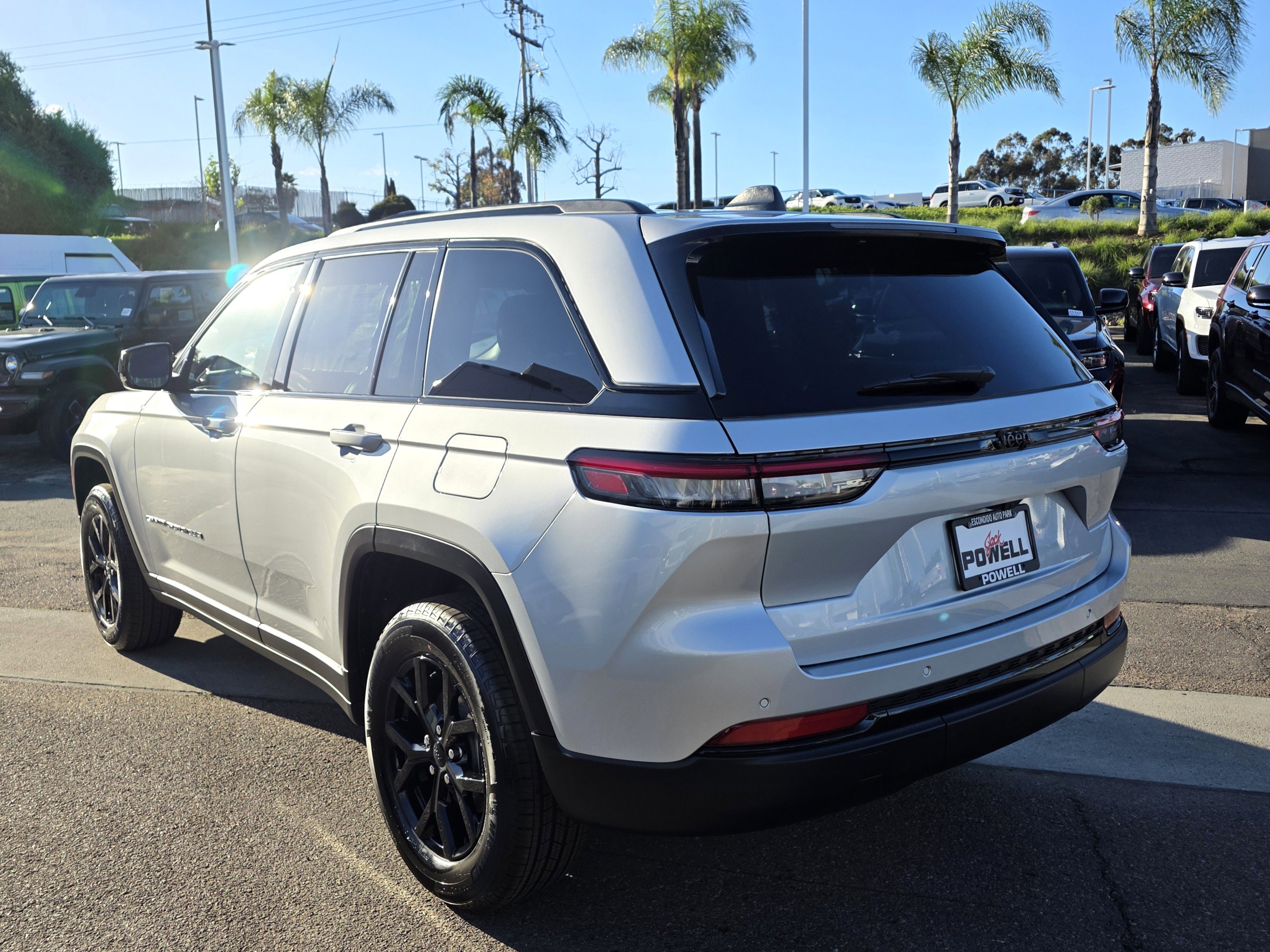 New 2025 Jeep Grand Cherokee Altitude image 3
