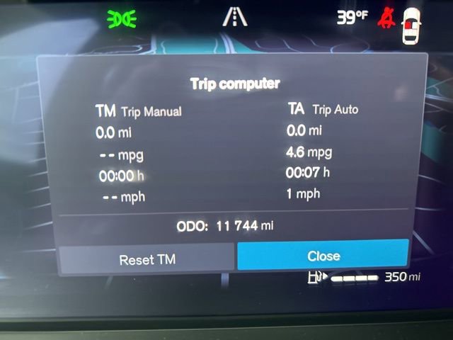 Certified 2025 Volvo XC40 B5 Core image 21