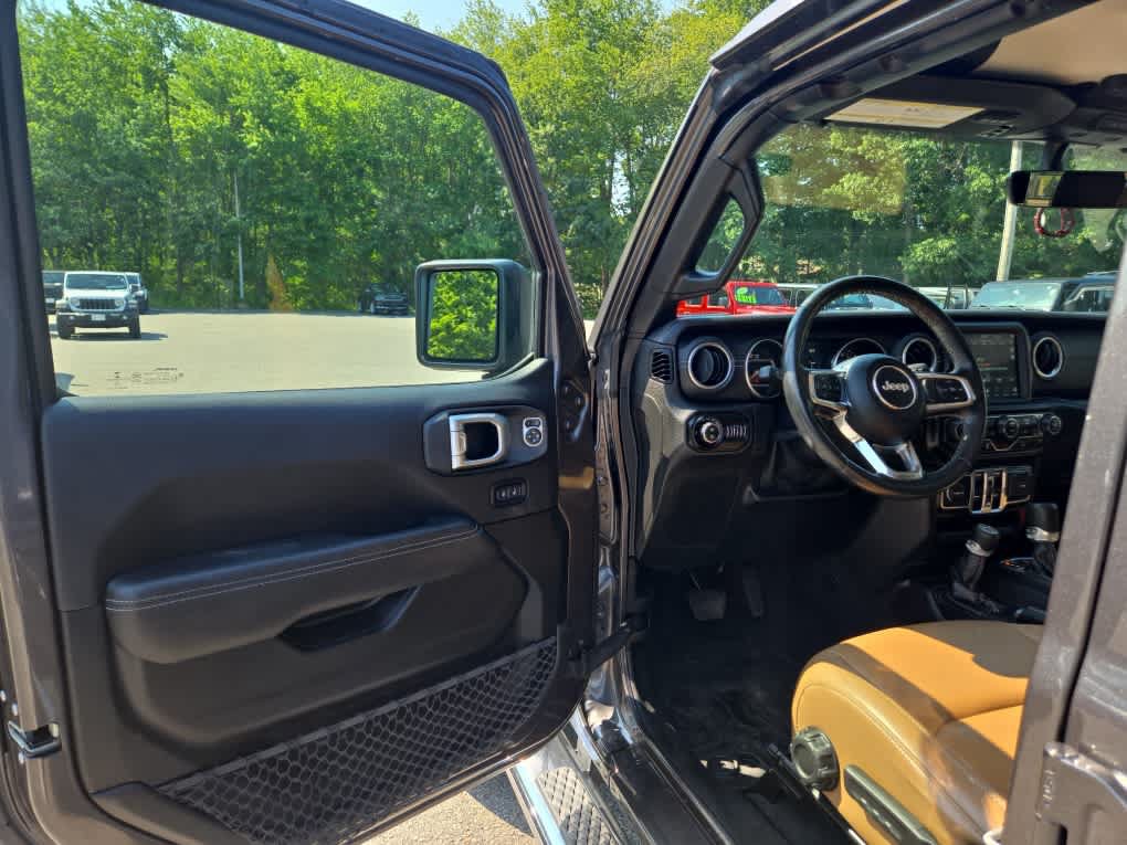 Used 2020 Jeep Gladiator Overland AWD/4WD image 16