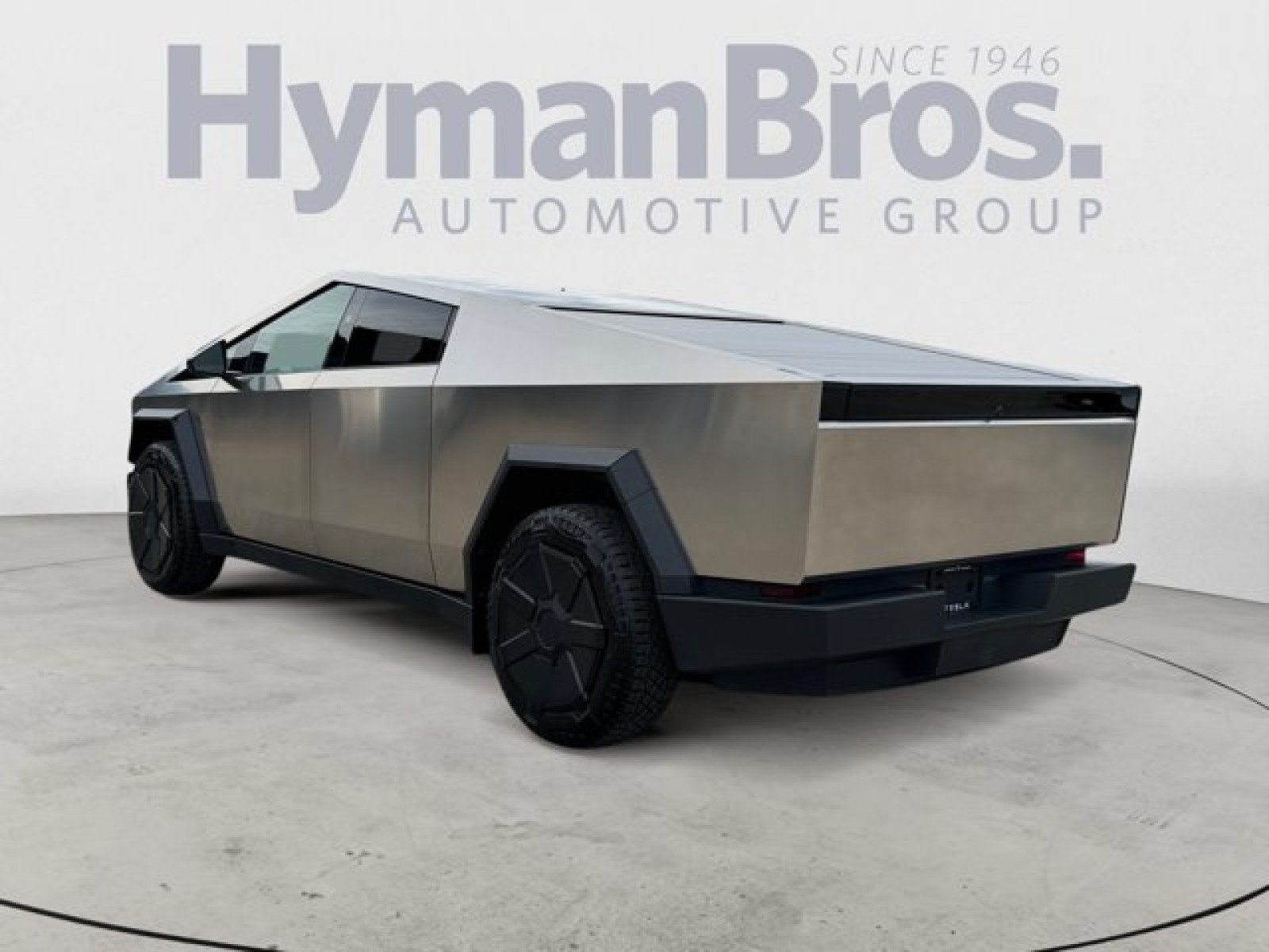 Used 2024 Tesla Cybertruck AWD Crew Cab image 5