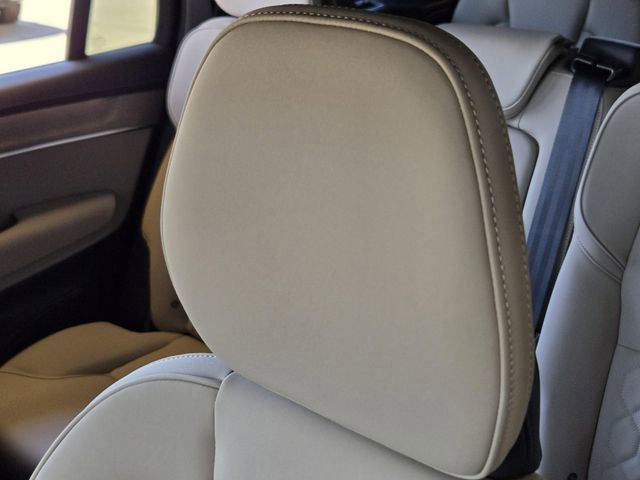 New 2025 Volvo XC90 T8 Core image 17