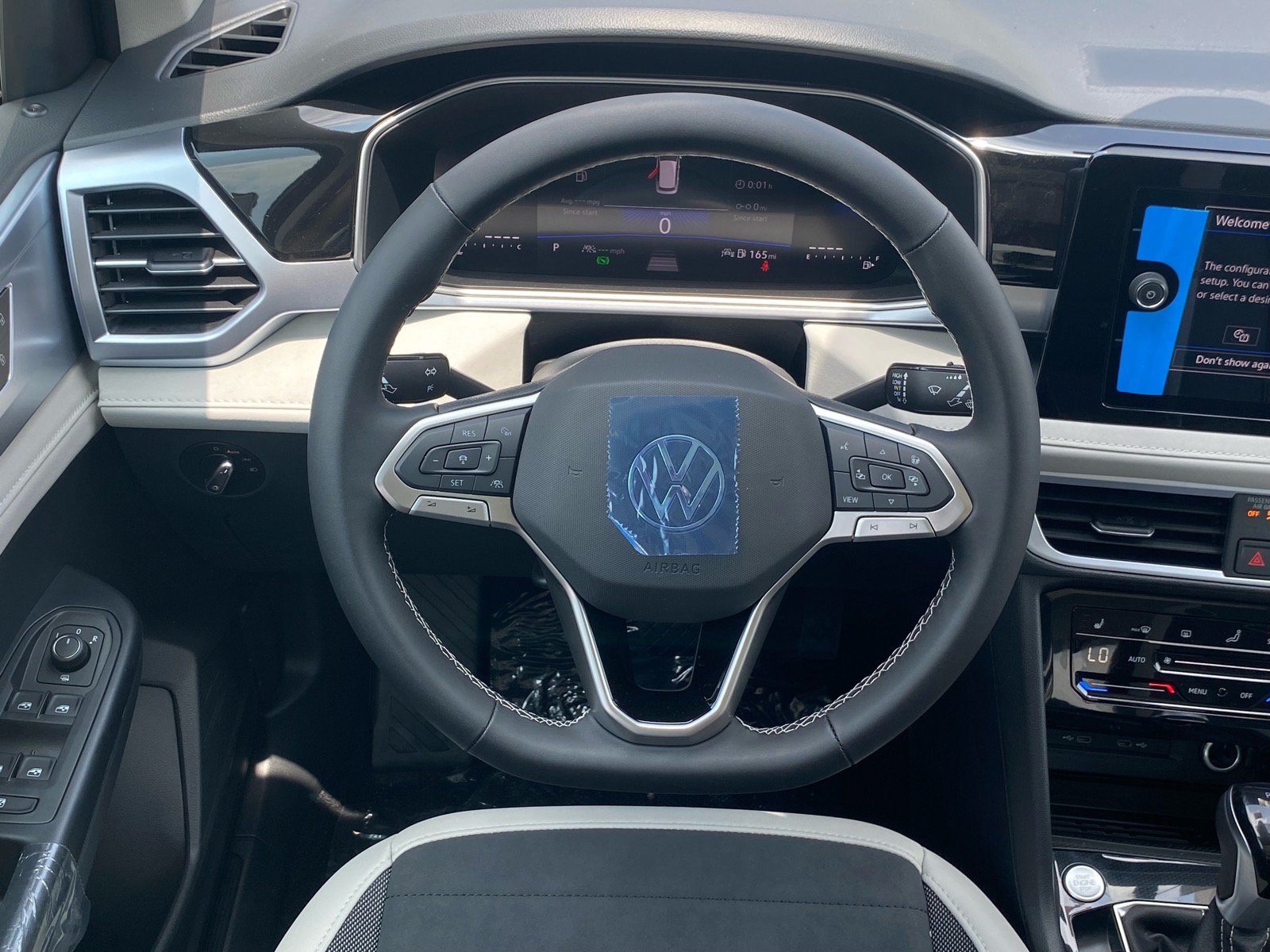 New 2026 Volkswagen Taos SE FWD image 5