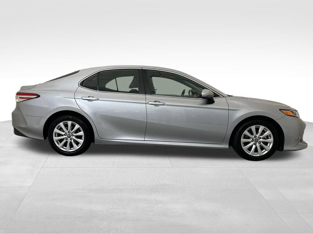 Used 2019 Toyota Camry LE FWD image 7