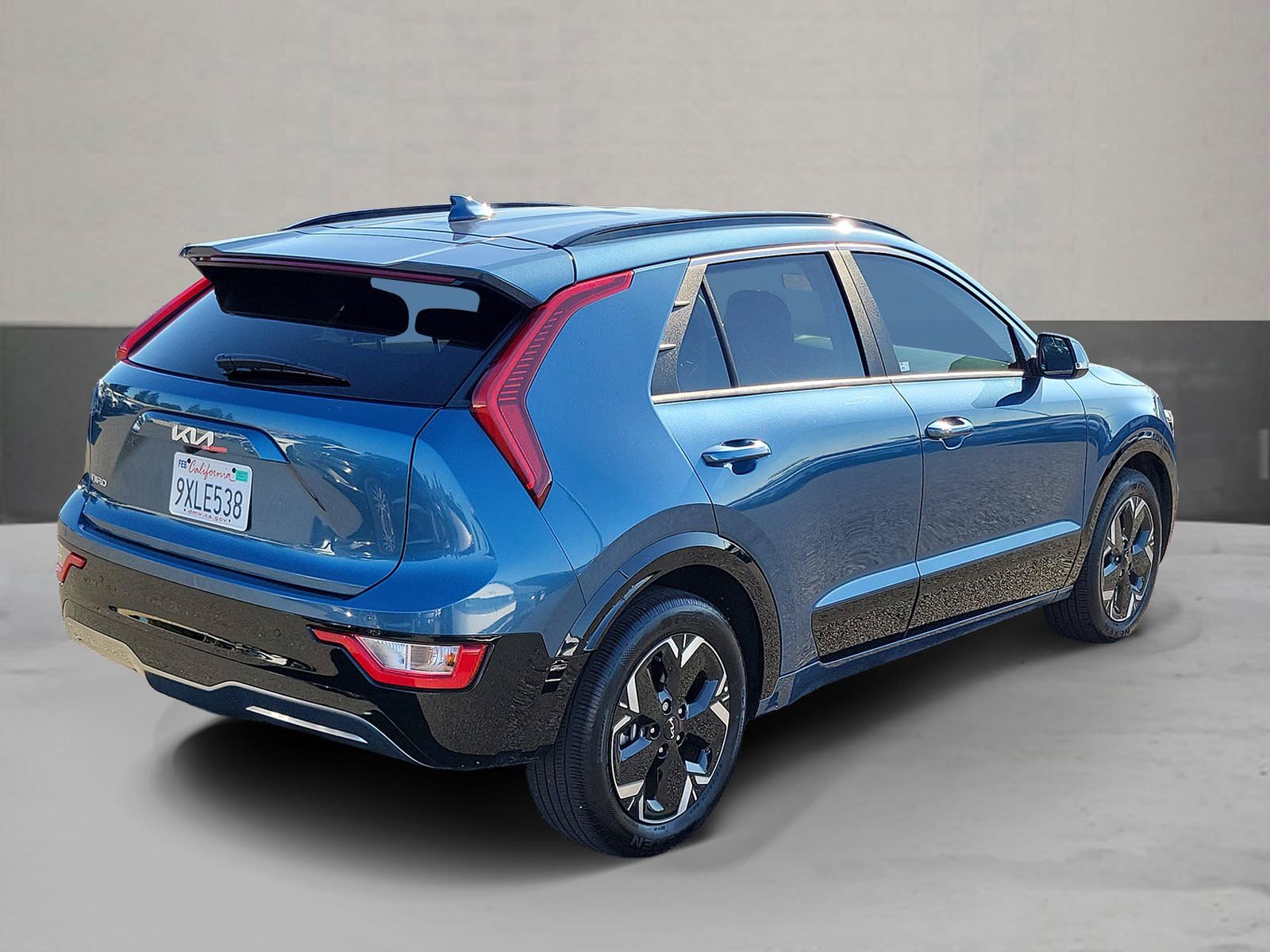 Used 2025 Kia Niro Wind w/ Wind Preserve Package FWD image 2