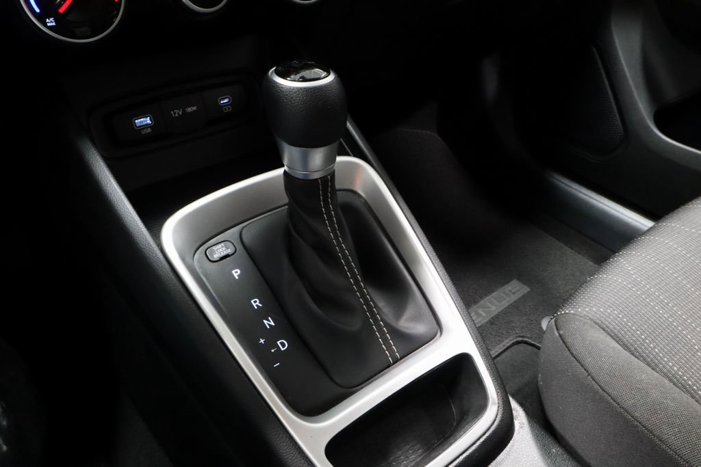 Certified 2025 Hyundai Venue SE FWD image 30