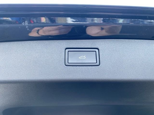 New 2025 Volkswagen Tiguan SE image 69