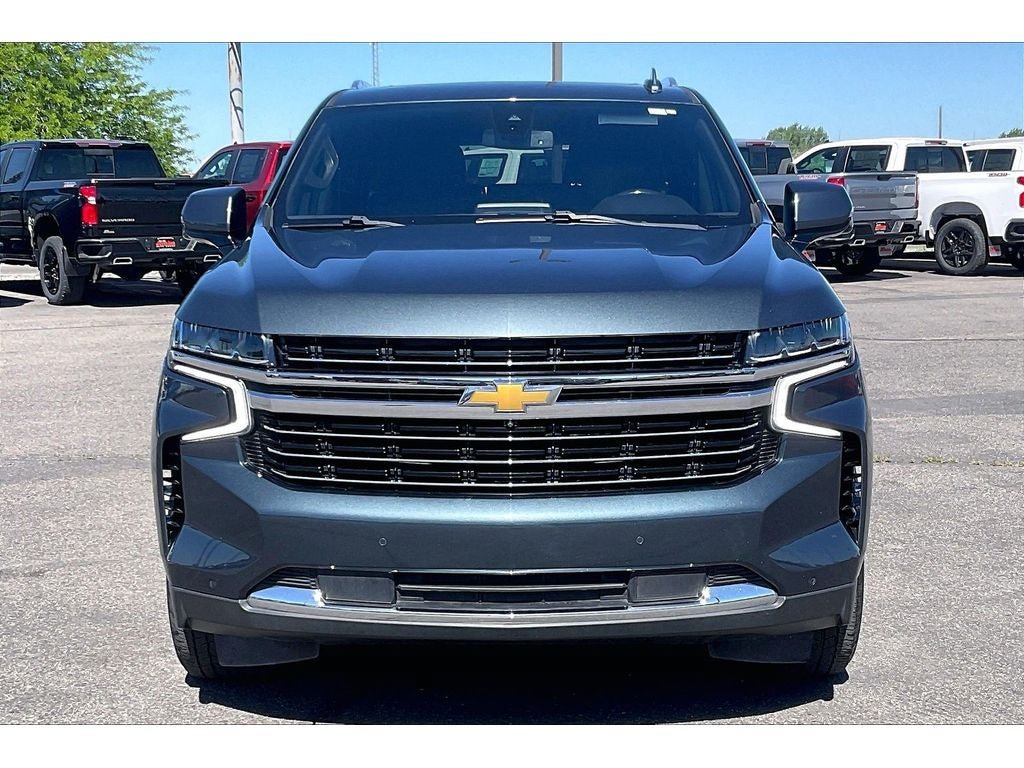 Used 2021 Chevrolet Suburban LT w/ LT Signature Plus Package AWD/4WD image 3