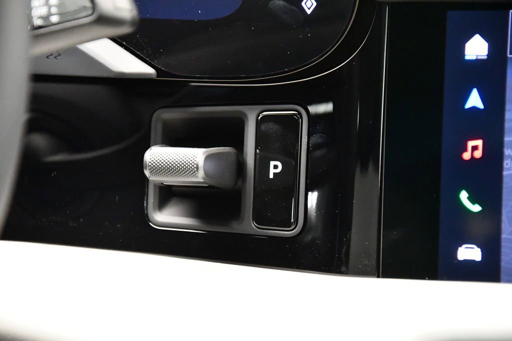 Used 2025 Porsche Taycan image 27