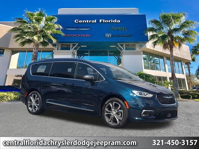 Used 2025 Chrysler Pacifica Pinnacle w/ Trailer Tow Group