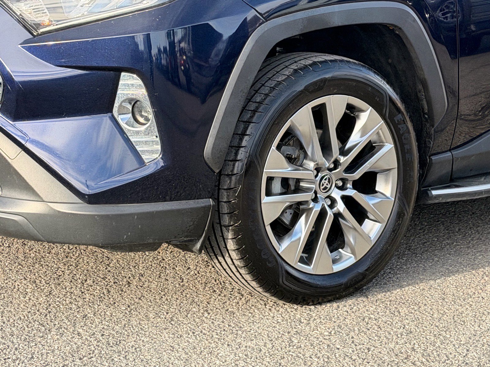 Used 2021 Toyota RAV4 XLE Premium image 26