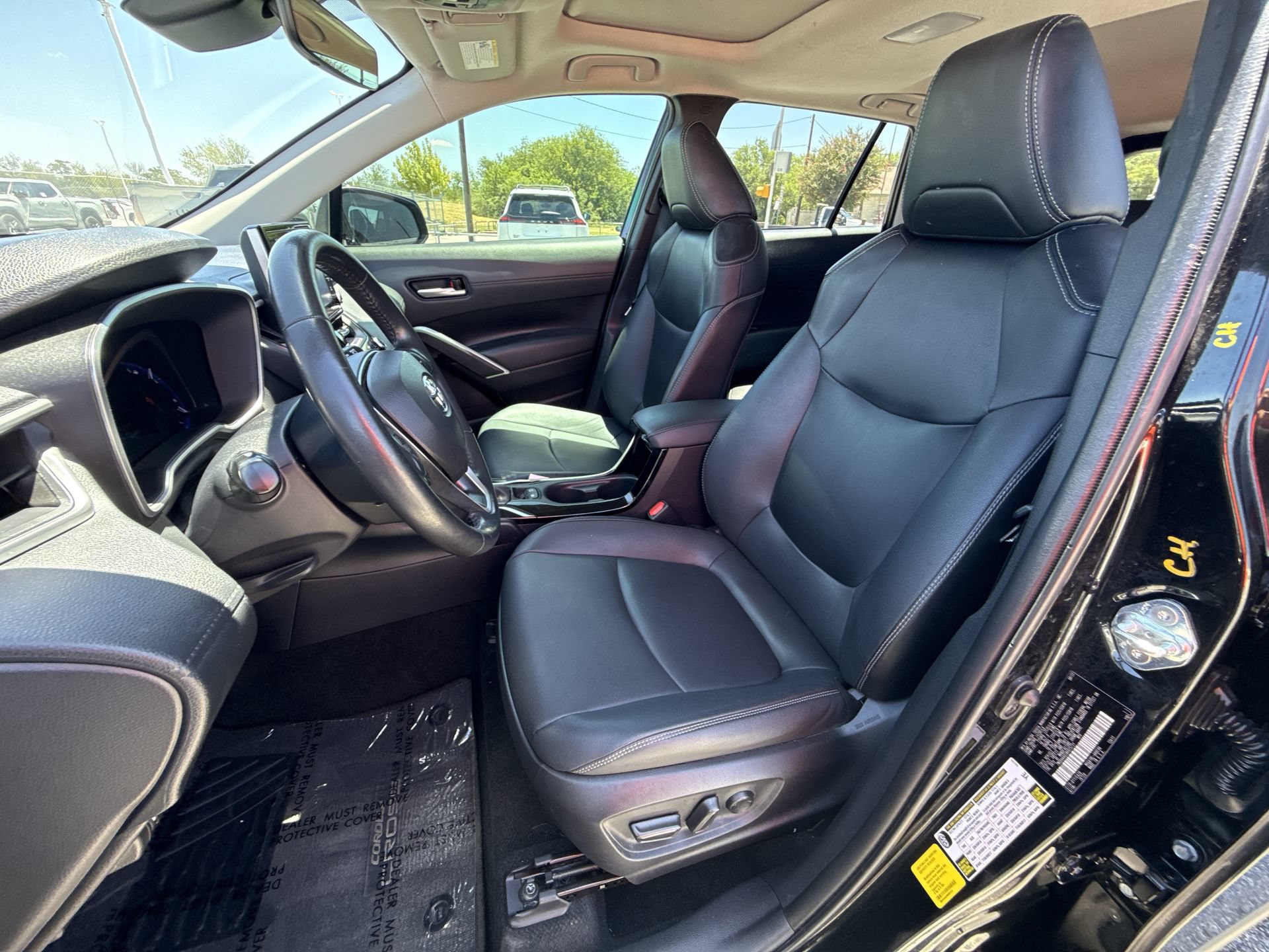 Certified 2022 Toyota Corolla Cross XLE w/ Convenience Package FWD image 13