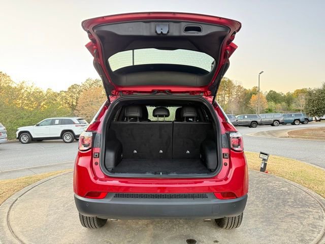 Used 2025 Jeep Compass Limited image 31